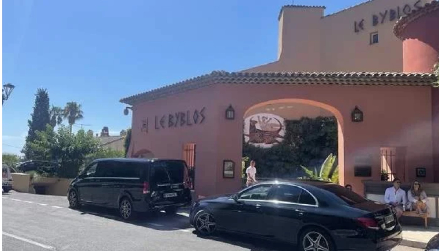 En 2026, oubliez les taxis ! Nice/Saint-Tropez se fait en VTC